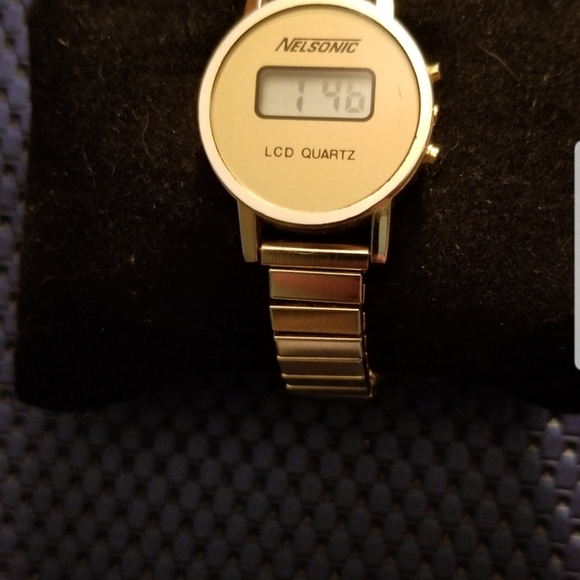 nelsonic lcd quartz watch